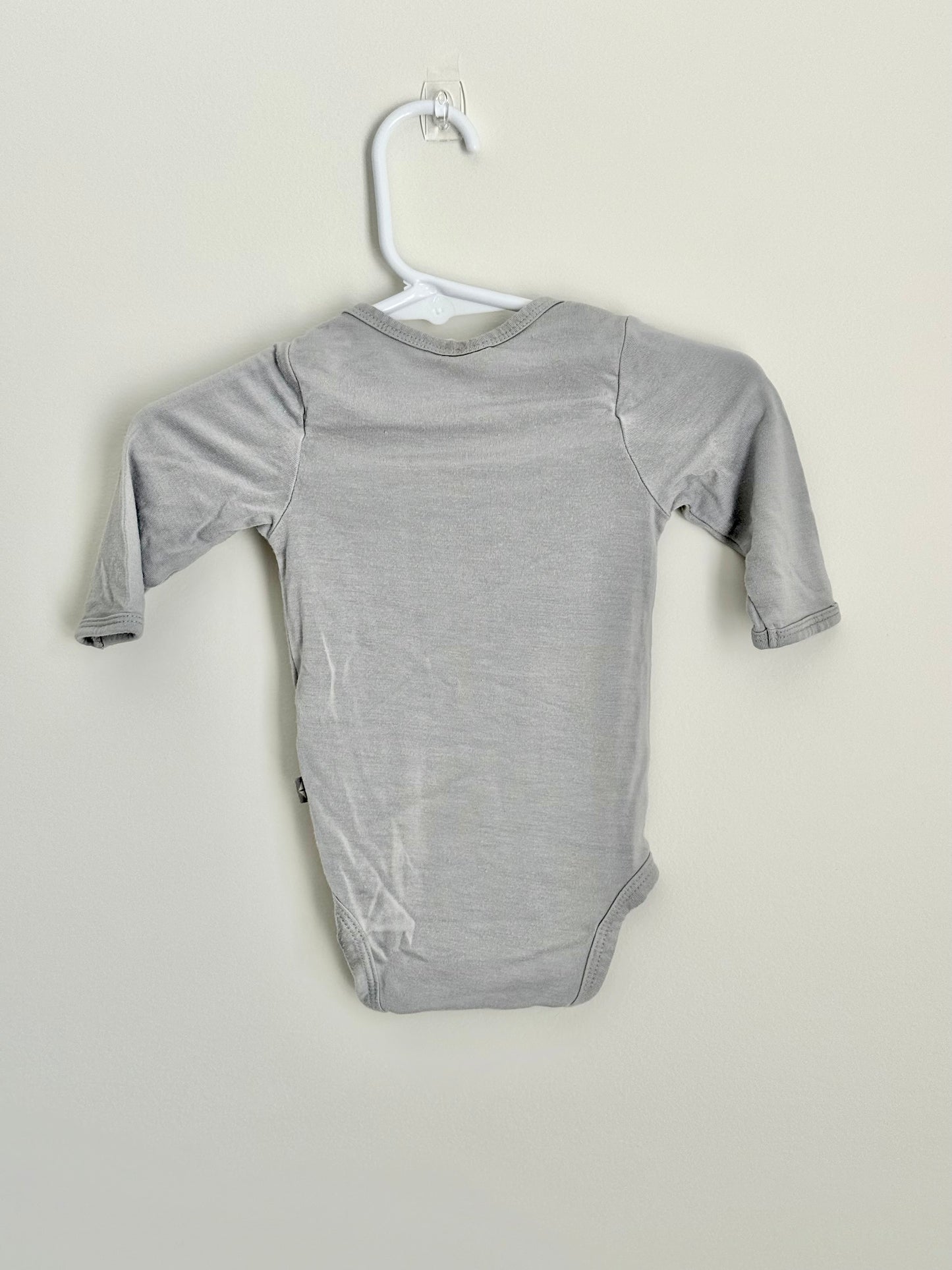 Kyte Baby Long Sleeve Bodysuit in Storm